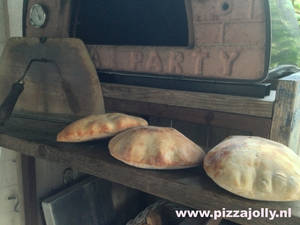 pizzabollen net uit de PIZZAJOLLY houtoven. Oooh dat is echt Lekker! pizzabollen net uit de PIZZAJOLLY houtoven. Oooh dat is echt Lekker!