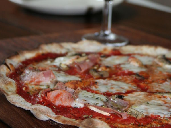 Pizza ristorante nu zelf thuis maken in je pizzaoven! Pizza ristorante nu zelf thuis maken in je pizzaoven!