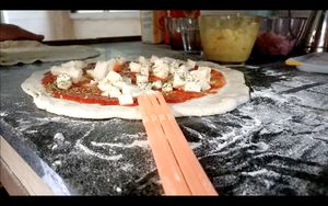 pizzabodem voor opgeblazen pizza maken