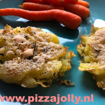 Geplette aardappels uit de pizzaoven lekker recept van PIZZAJOLLY Geplette aardappels uit de pizzaoven lekker recept van PIZZAJOLLY