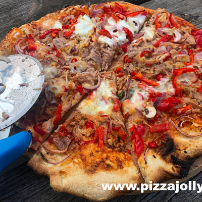 pizza tonijn ui kappertjes zelf maken in de pizzaoven pizzajolly pizza tonijn ui kappertjes zelf maken in de pizzaoven pizzajolly