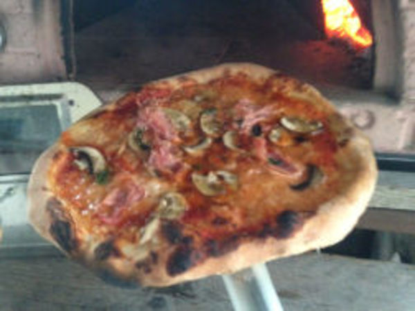 Maak zelf de lekkerste pizza thuis! PIZZAJOLLY Maak zelf de lekkerste pizza thuis! PIZZAJOLLY