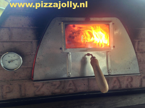 Maak pizza in een houtgestookte pizzaoven PIZZAJOLLY Maak pizza in een houtgestookte pizzaoven PIZZAJOLLY