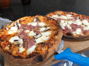 lekker pizza uit de pizzaoven van pizzajolly.nl
